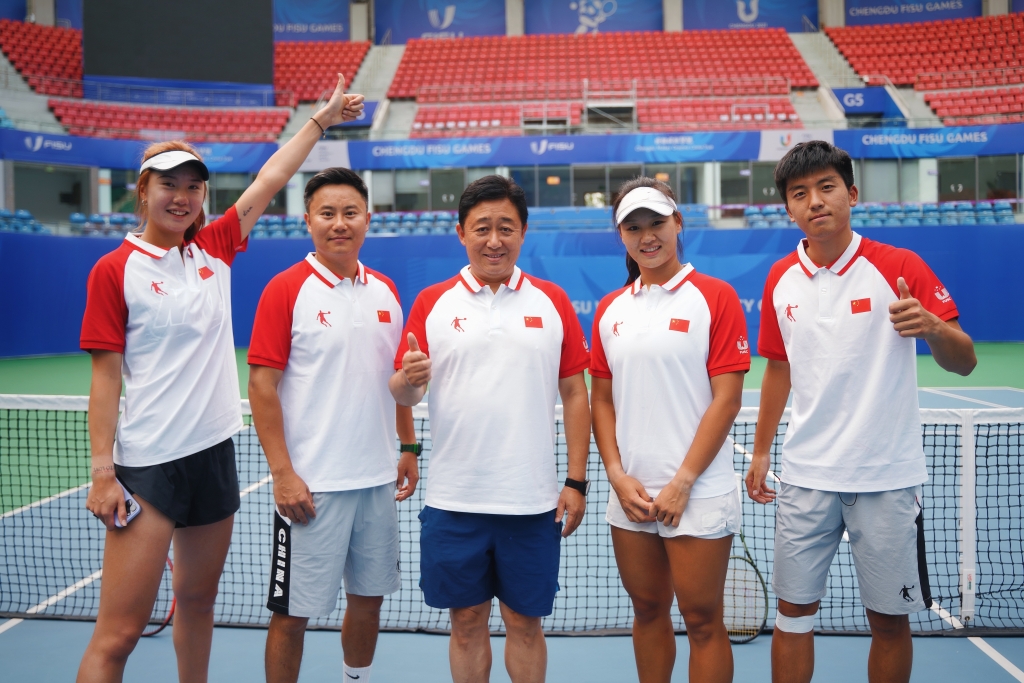 网球运动员汤千慧（左一）成为成都大运会开幕式运动员宣誓备选人。受访者供图