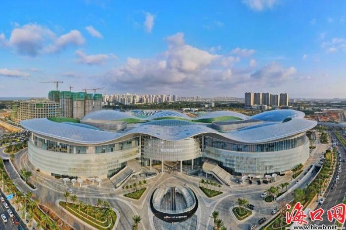 免税购物体验感满满！ “蓬勃兴起自贸港 旅游发展新热潮”采风团走进cdf海口国际免税城1