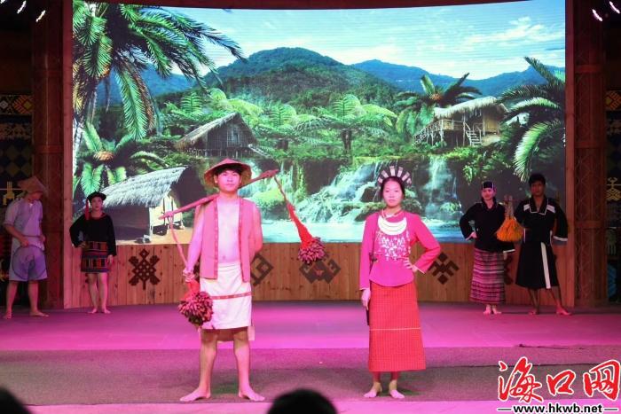 感受多姿多彩的黎苗非遗文化“蓬勃兴起自贸港 旅游发展新热潮”采风团走进海南槟榔谷景区5