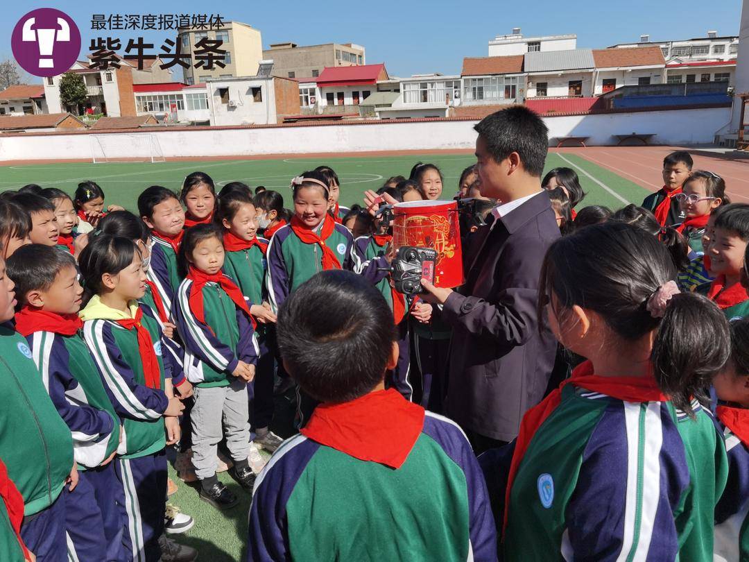 乡村老师用100多个科学小实验引爆留守儿童的尖叫：孩子们眼里有光2