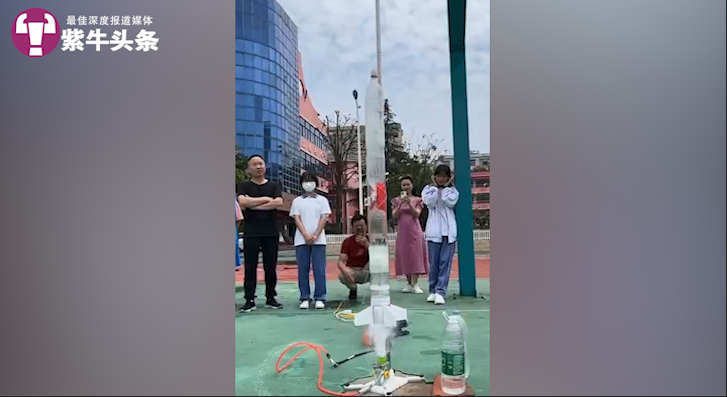 乡村老师用100多个科学小实验引爆留守儿童的尖叫：孩子们眼里有光1