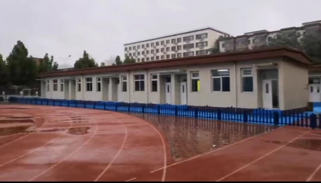 新生将进“彩钢房”上课，教学楼却有空教室？三河市：已解决1