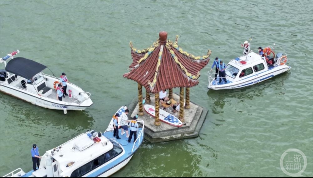 无锡蠡湖景区驱逐桨板爱好者引质疑,再也不能“湖心亭看雪”了?1