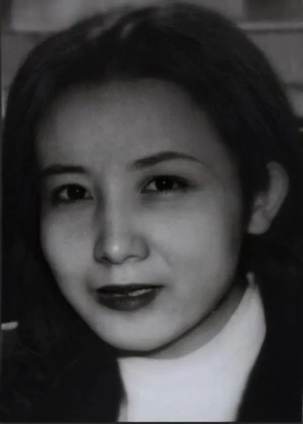“高颜值女逃犯”卖凉皮摊位曝光，已被押解回山西1