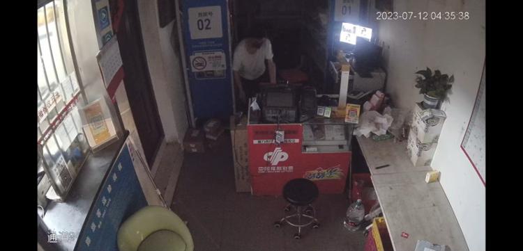上海一男子盗窃500多张“刮刮乐”，被抓时中奖3100元3