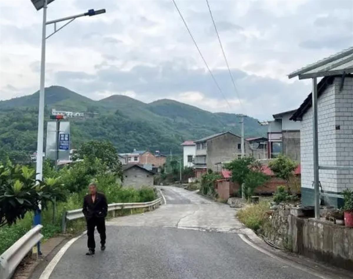 矿企20年瞒报43人死亡，将家属安排到外地威逼利诱“封口”，监管“塌方”比矿井塌方更可怕3