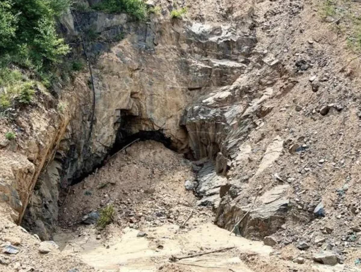 矿企20年瞒报43人死亡，将家属安排到外地威逼利诱“封口”，监管“塌方”比矿井塌方更可怕4