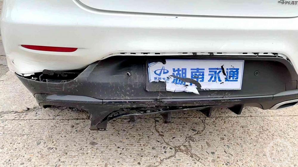 进口奔驰买来两天被追尾,4S店修了两个月,配件到货遥遥无期1
