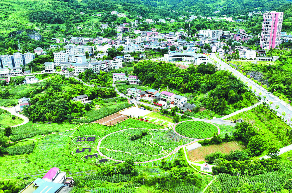 綦江石壕镇“红军村”年接游客10万人的秘诀 “来有看的 吃有尝的 走有带的”1