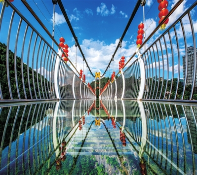 玻璃廊桥。黔江区文旅委供图