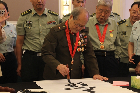 重庆警备区政委许小炎图片