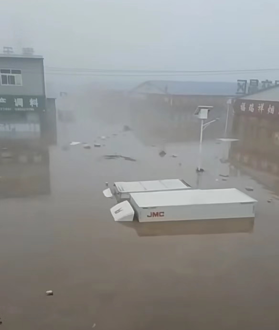 涿州洪水围困居民:凌晨洪水涌来,停水停电食物紧缺3