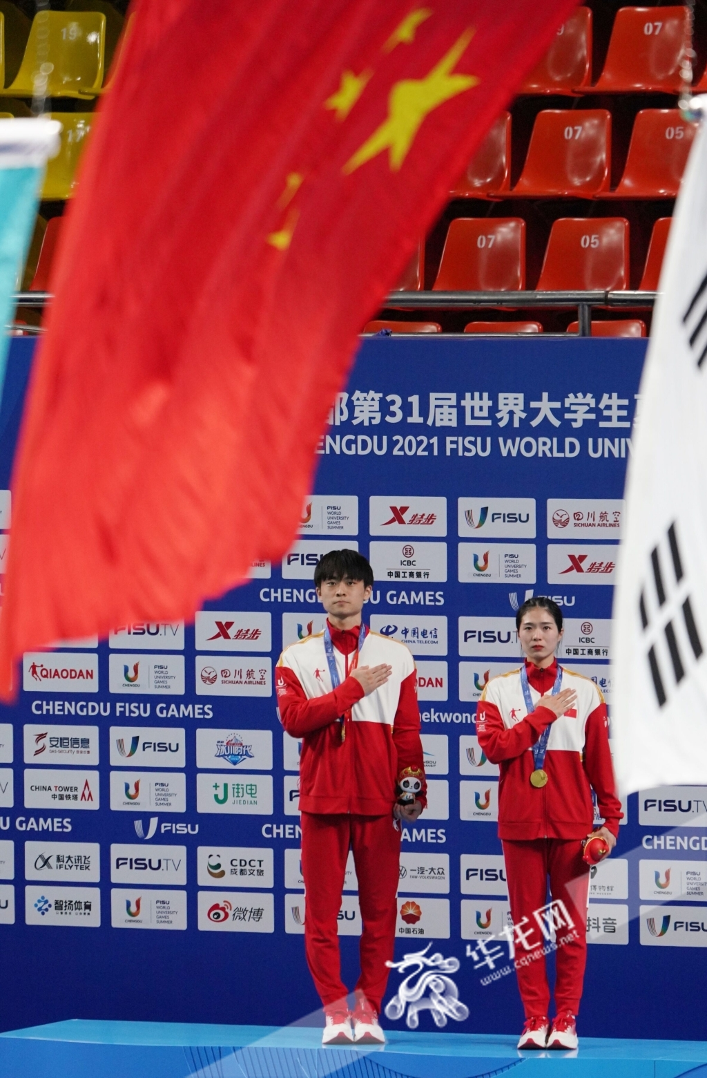 Liang Jie (right) and Liu Siyue win the gold medal in poomsae mixed doubles.