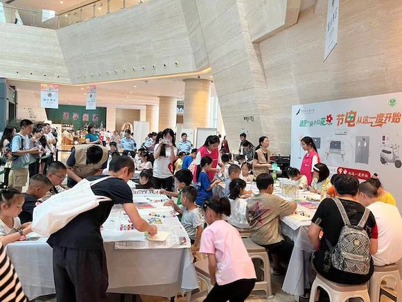 活动现场吸引众多亲子家庭参与。重庆自然博物馆供图 华龙网发