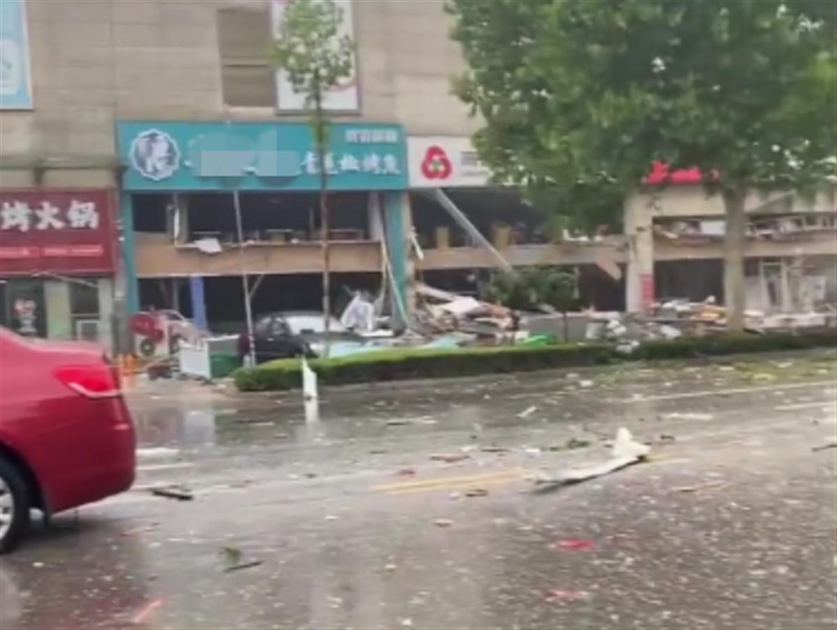 山东高密烤鱼店燃气闪爆已致2死2伤，烤鱼店：目前已停业1