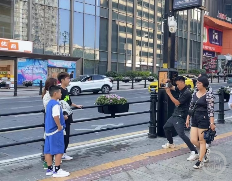 渝中区又一打卡点火了！游客拍照请注意安全2
