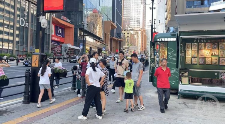 渝中区又一打卡点火了！游客拍照请注意安全3