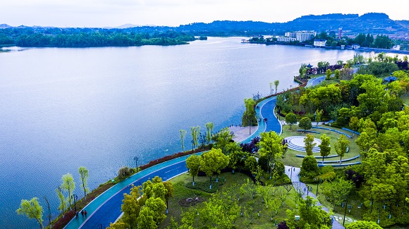 骑行爱好者将在双桂湖畔骑行穿梭。主办方供图 华龙网发
