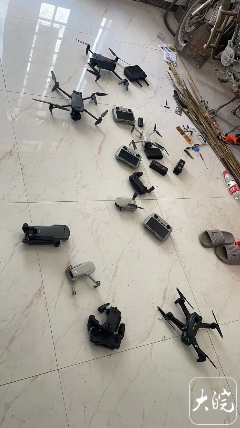 熊孩子豪掷全家积蓄15万买玩具 含多架无人机 警方:均已毁损无法退货3