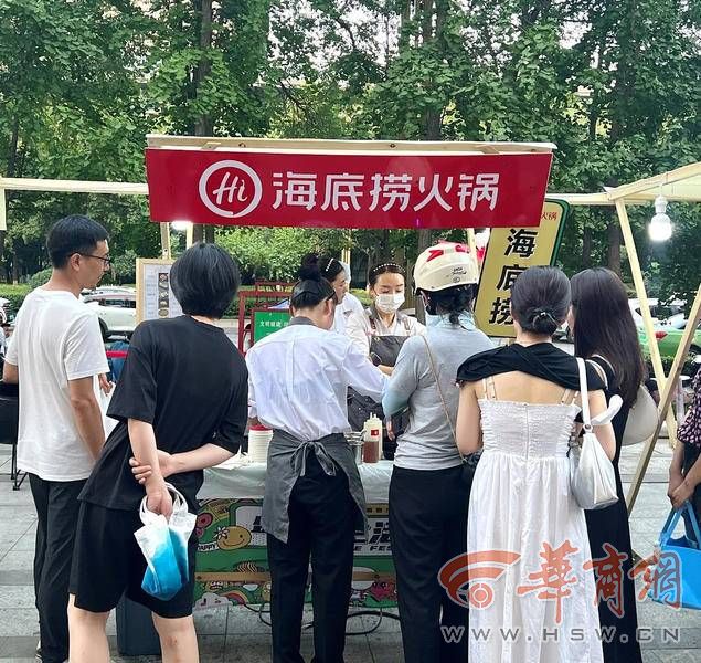 海底捞摆夜市 品牌餐饮纷纷“下场”摆摊的背后1