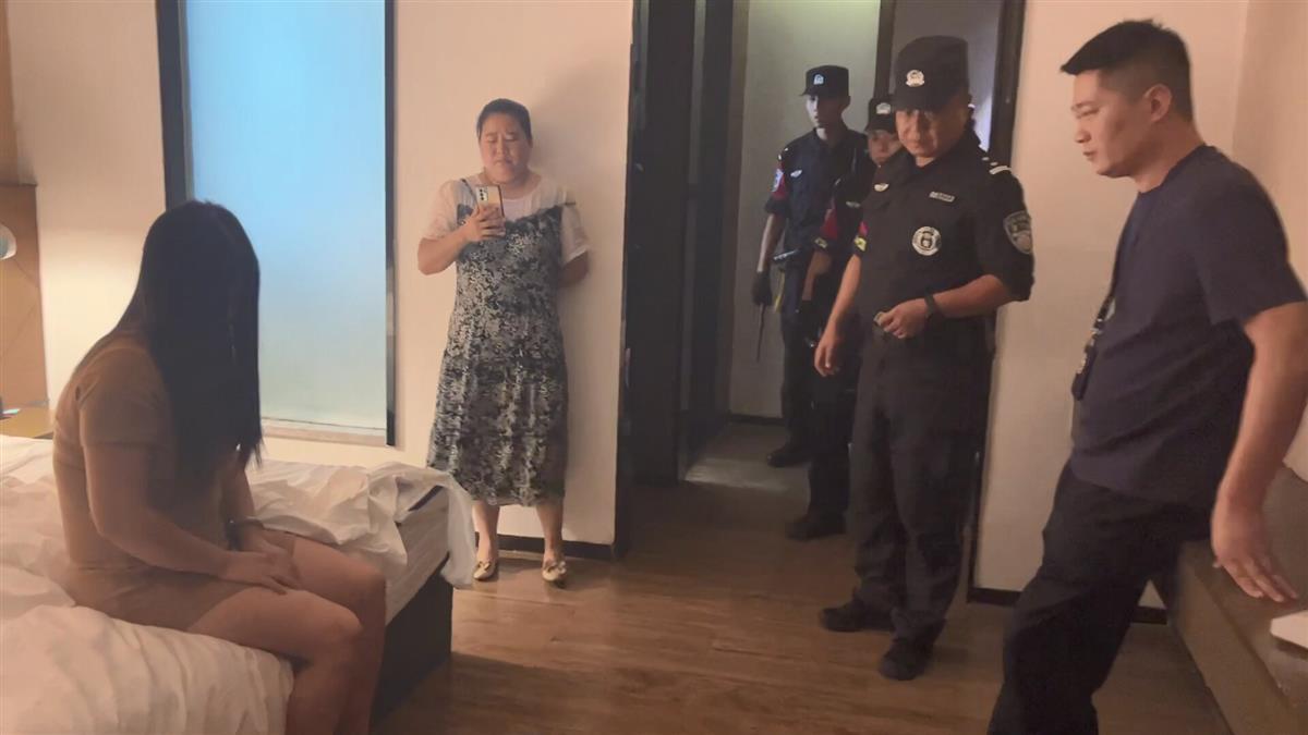 男子为赚快钱 加入卖淫团伙还让女友出卖身体2