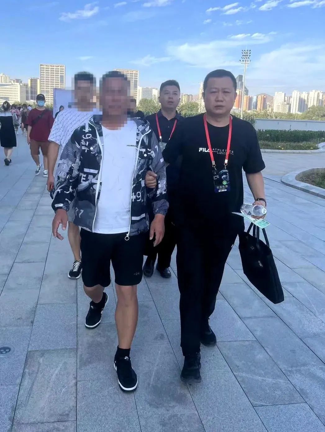 事关知名歌手演唱会，15人当场被抓！5