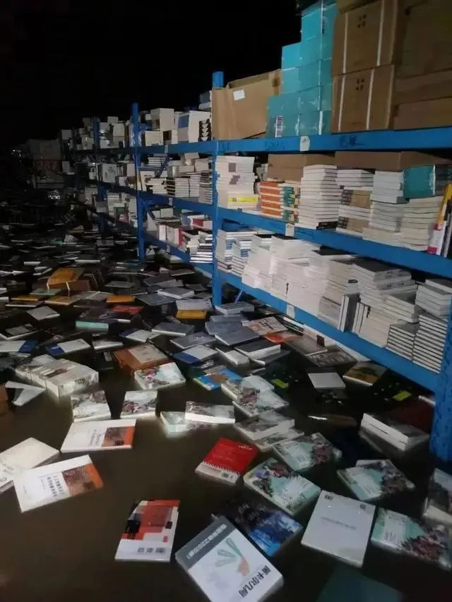 涿州图书人困在洪水中：几百家企业受损，有出版机构360万册书成废纸3