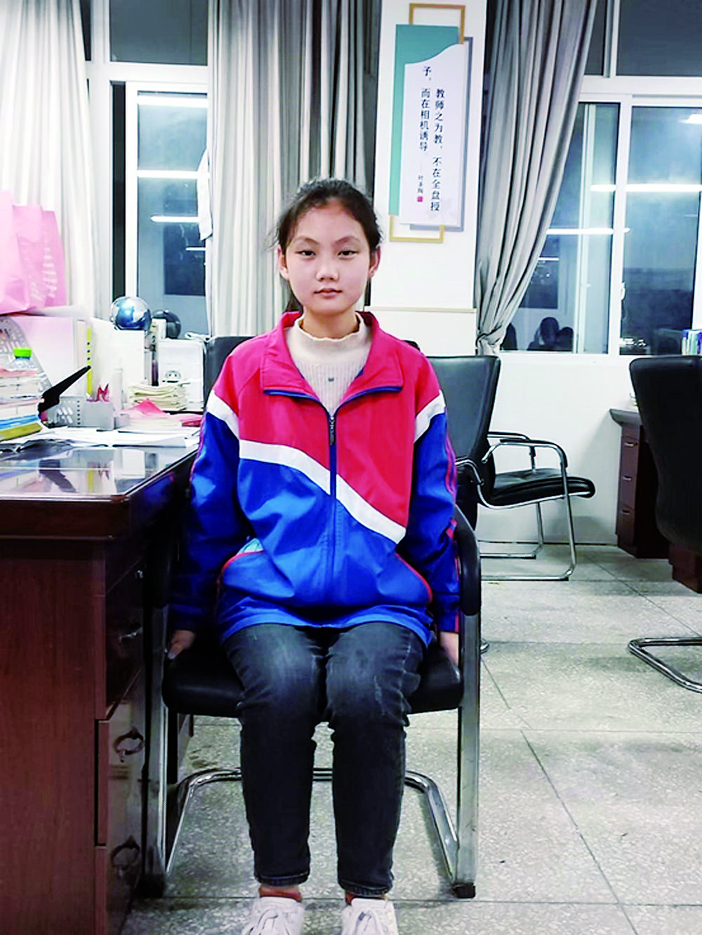 一场车祸 父母双亡妹妹受重伤 爱如潮涌 她不负众望考上浙大2
