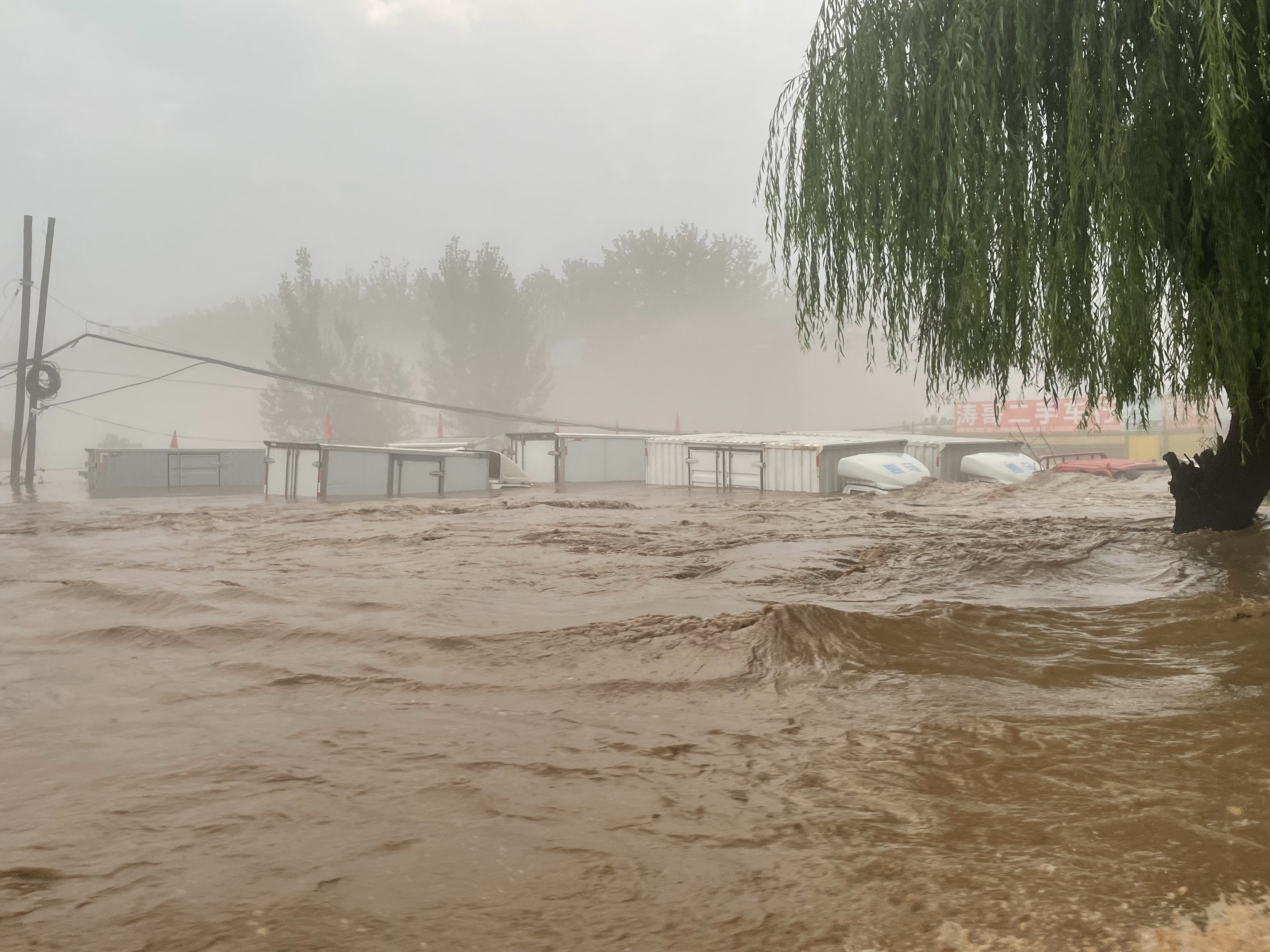 河北张家口暴雨图片