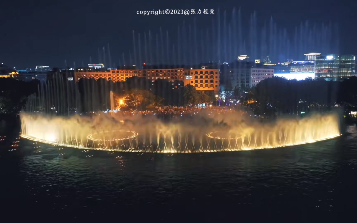 西湖音乐喷泉成了“音乐喷钱”，每杯8元的豆浆摊供不应求，日入8000元7