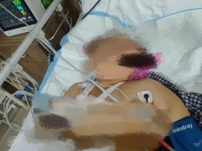 吊装钢丝绳断裂致两人坠落受伤，工人质疑绳索太细 项目回应：施工人员违规操作3