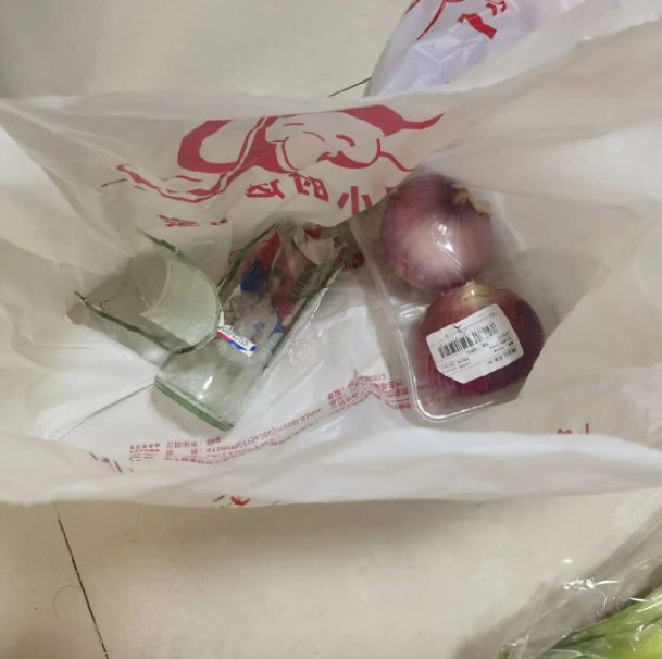 汽水突然爆炸，致女子眼球破裂！品牌回应2
