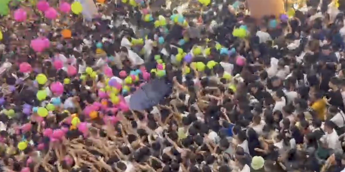 河北一商场七夕抽奖引千人哄抢，多人被挤倒地，官方：大型活动需报备