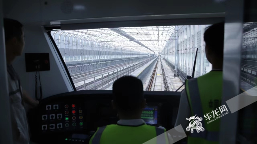 Chongqing Rail Transit Line 18 under a joint debugging test