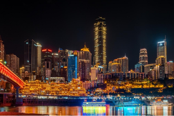 流光溢彩的山城夜景。重庆市客轮有限公司供图 华龙网发