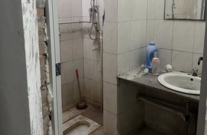 长沙一高校学生称入住“工地宿舍” 校方：部分装修未完工4