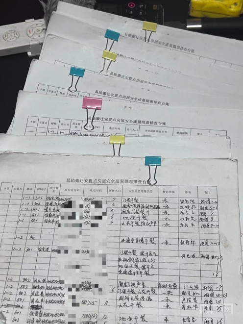湖南娄底新化县一扶贫安置房项目频现大面积质量问题 搬迁户：住着都害怕！5