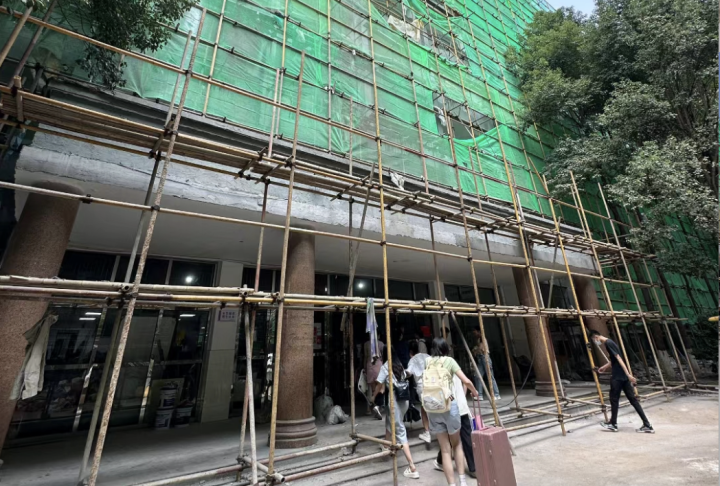 长沙一高校学生称入住“工地宿舍” 校方：部分装修未完工2