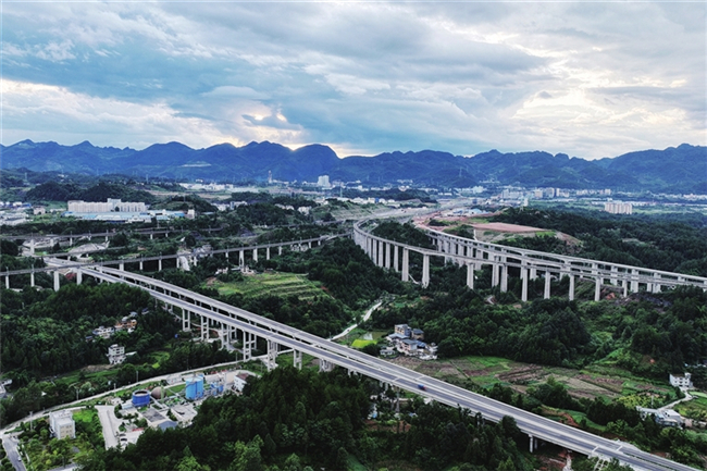 黔江区加大交通枢纽建设力度。武陵都市报记者 杨敏 摄