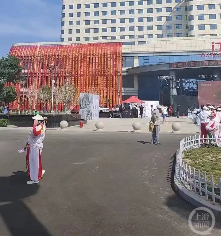 山西一医院开业唱《好日子》，院方回应称考虑不周，当地卫健委：欠妥2
