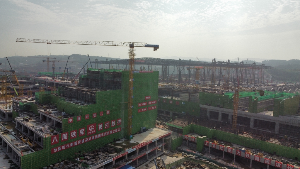 Chongqingdong Railway Station under construction. (Photo provided by the interviewee)