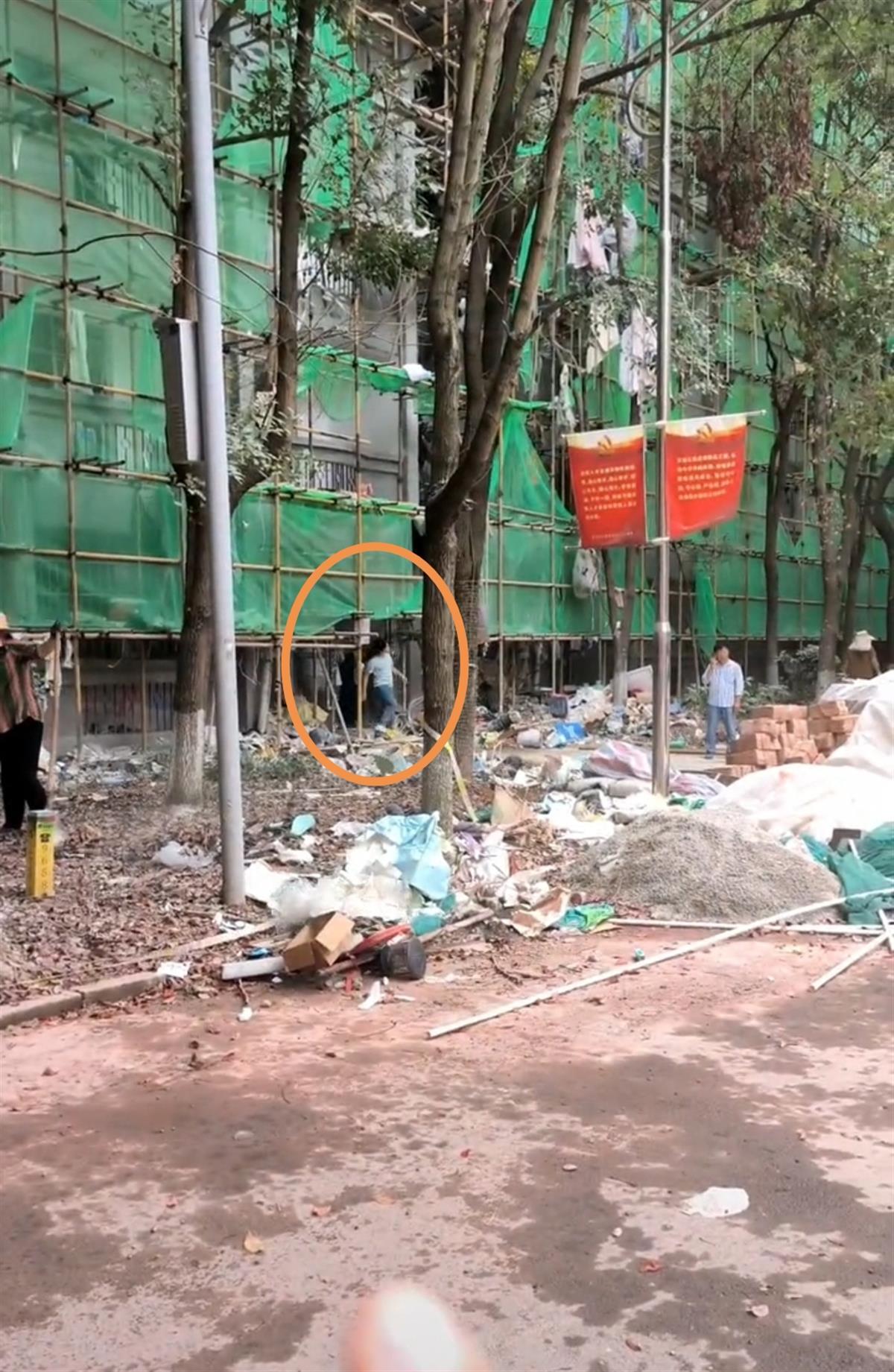 365bet长沙医学院再回应“学生住进正装修宿舍”：新生推迟至9月6日报到，已到