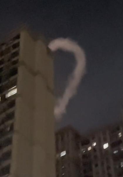 福建平潭夜空现巨型“云环”，气象台：没见过这么规则的，应非气象云1