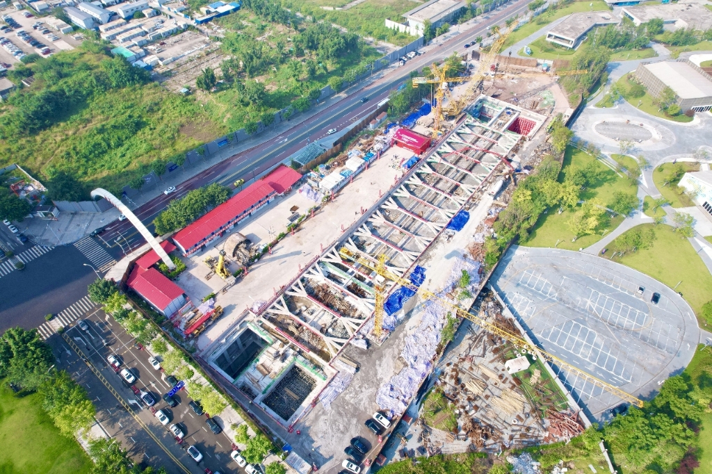 重庆轨道交通15号线二期工程金山寺车站主体结构封顶。受访者供图
