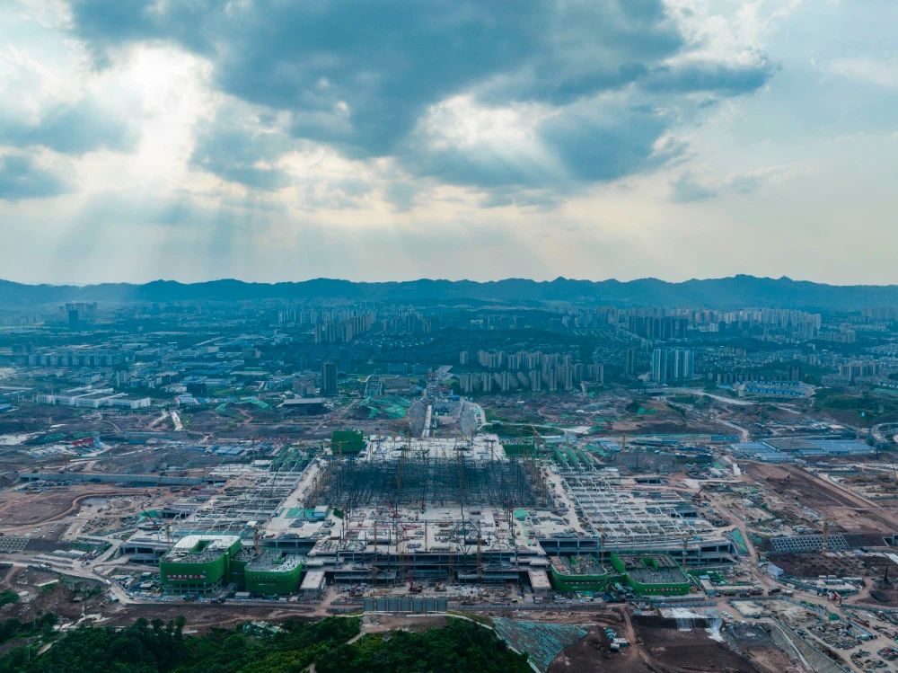 重庆东站交通枢纽。重庆市发改委供图