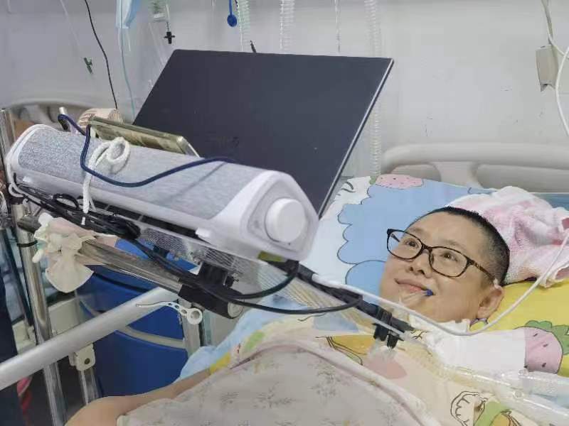 两位“渐冻人”的自我救赎：哪怕只有眼睛能动，也要掌握人生2