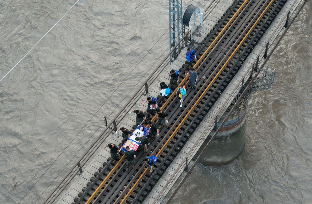 风雨同心 人民至上——以习近平同志为核心的党中央坚强有力指挥北京防汛抗洪救灾12