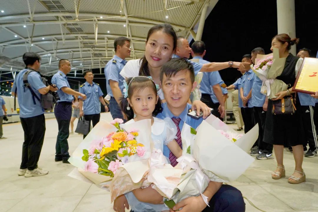 英雄班组，欢迎回家！8