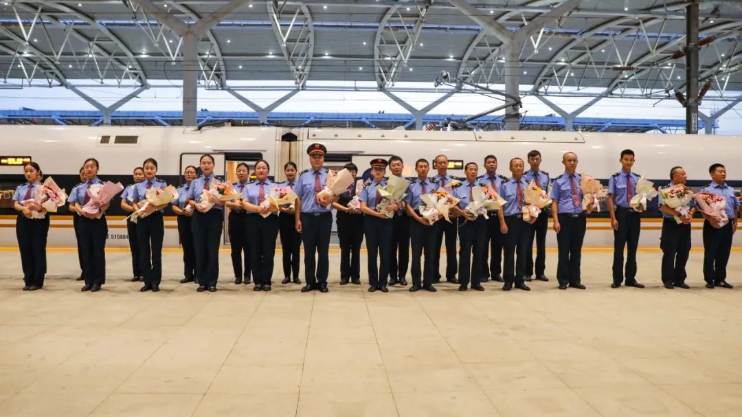 英雄班组，欢迎回家！3