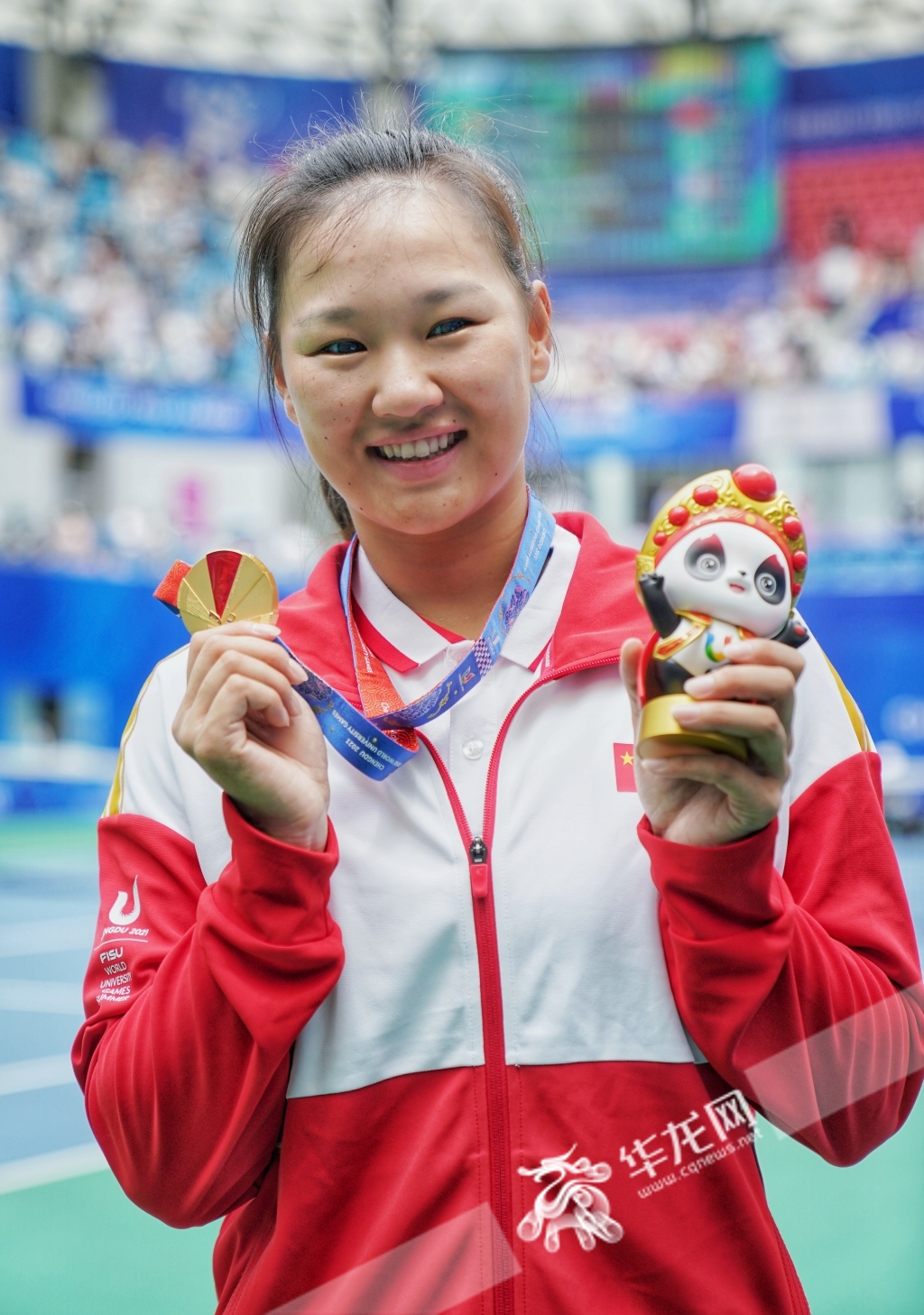 郭涵煜是继李娜后，又一位在大运会获得女单冠军的中国运动员。华龙网-新重庆客户端记者 张质 摄